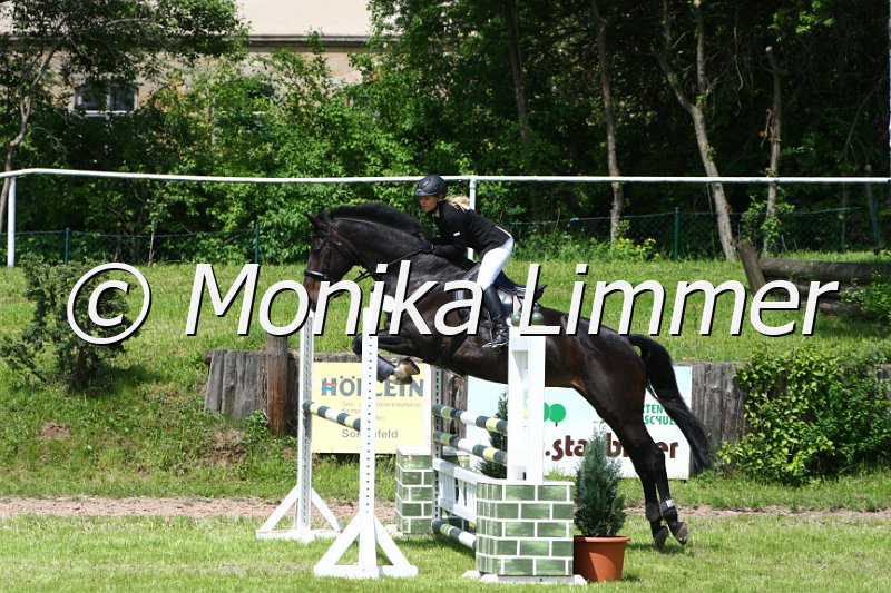 005M5129_Gabriela_L Springen.JPG